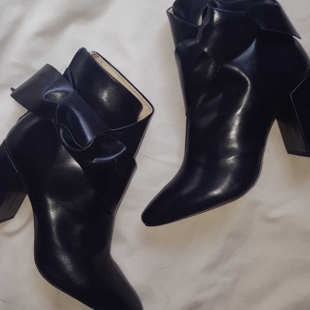 ZARA NAVY ANKLE BOOTS